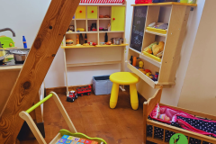 Unsere Kinder-Lieblingsecke im orangen Zimmer - für kleine Köche und Kaufleute