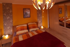 Oranges-Zimmer-warm-und-gemuetlich
