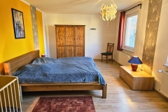 Oranges Zimmer - warm und gemütlich