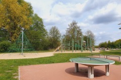 Kletterspielplatz-Boule-Tischtennis