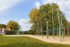 Kletterspielplatz-direkt-am-See